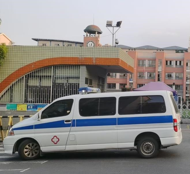 福泉救护车出租护送骨折病人一公里多少钱